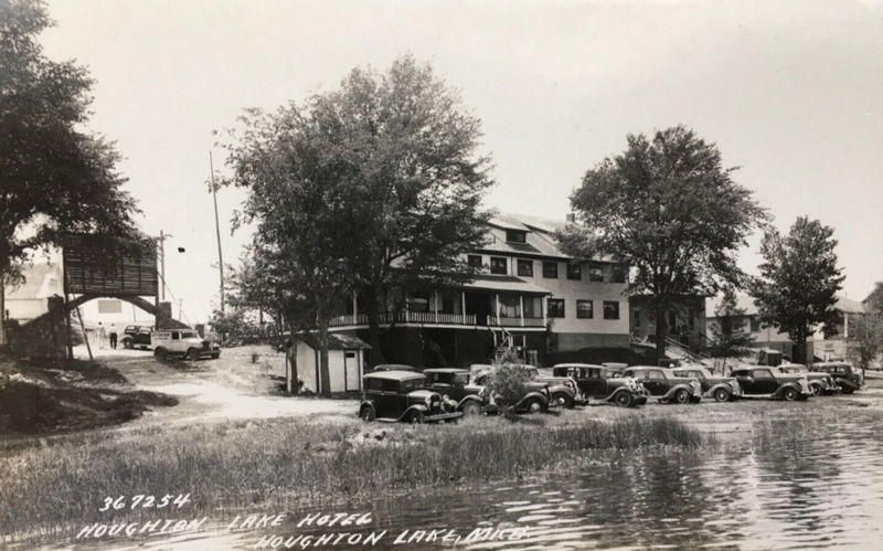 Houghton Lake Hotel (Houghton Lake Tavern, Heards Hotel) - Historical Photo (newer photo)